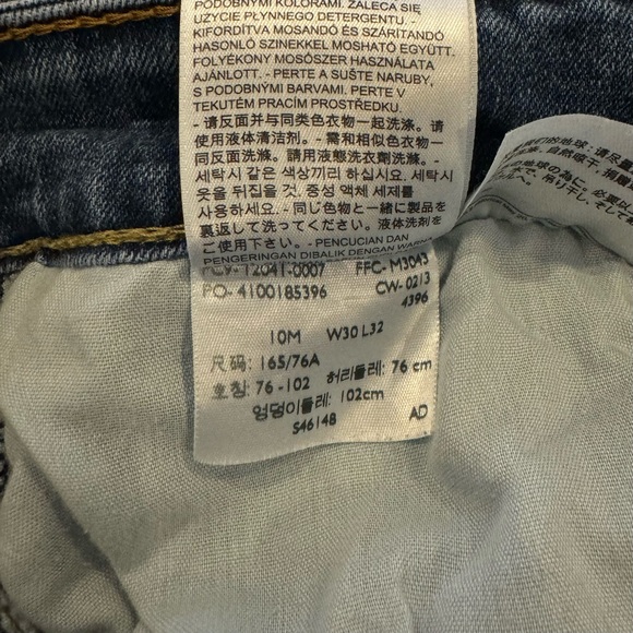 Levi’s Mid Rise Straight Jeans - Picture 9 of 9